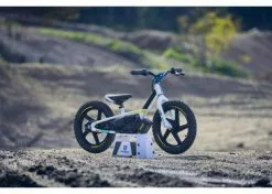 Husqvarna Replica 16eDrive - Lasten Sähköpyörä 23 Husqvarna Replica 16eDrive - Lasten Sähköpyörä -Polkupyörän Varusteet Myyntikauppa 100531 husqvarna 16edrive my22